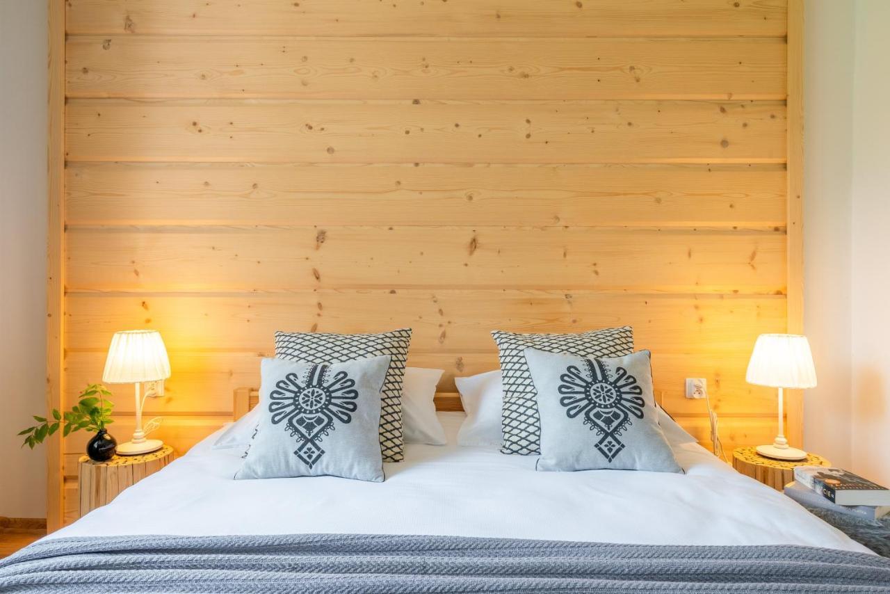 Chalet Folk